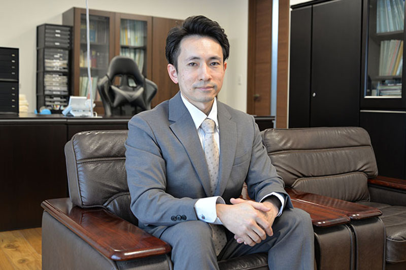 代表取締役　荒木 友宏の写真