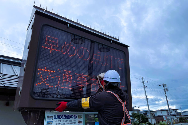 道路情報板保守点検業務の写真