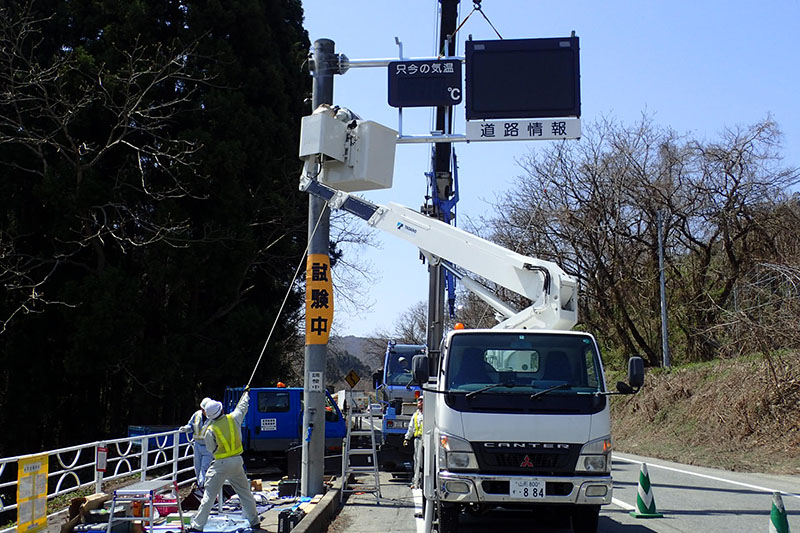 道路情報板工事の写真